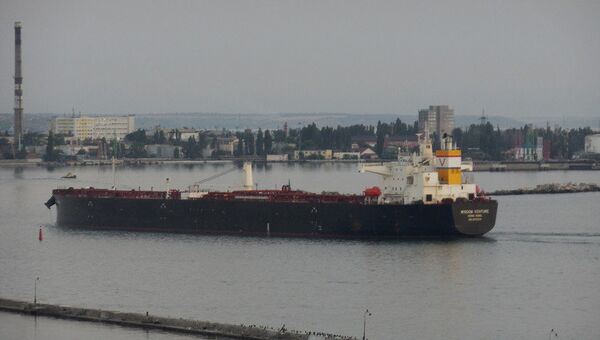 Танкер isdom Venture с нефтью из США в Одесском порту