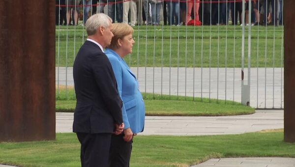Меркель в третий раз за месяц испытала приступ дрожи на публике