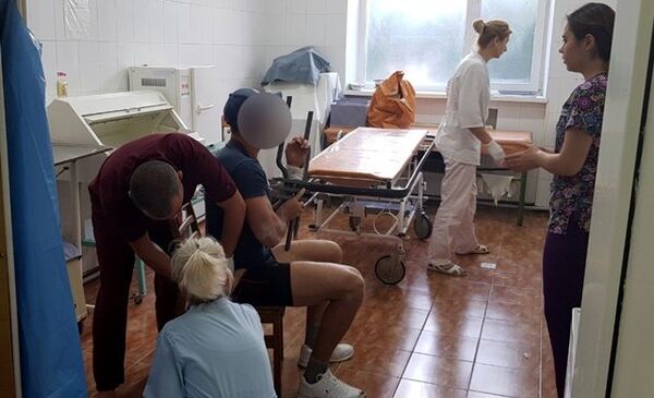 В Судаке мужчину привезли в больницу с застрявшим в руке куском забора В Судаке мужчину привезли в больницу с застрявшим в руке куском забора