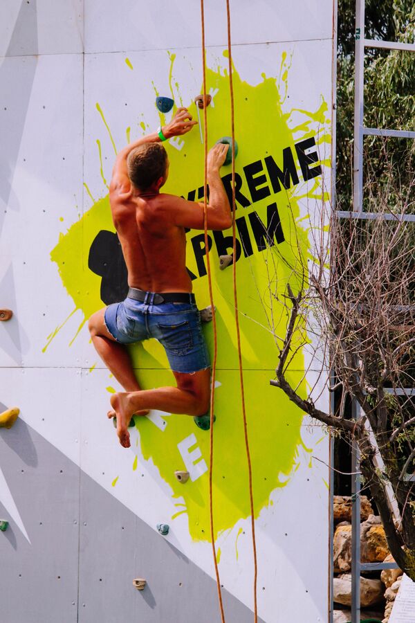 Мини-скалодром на фестивале Extreme Крым Мини-скалодром на фестивале Extreme Крым
