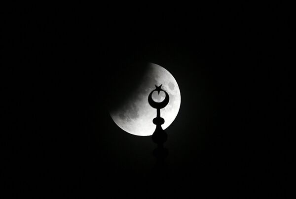 Частичное лунное затмение в Крыму 17 июля 2019 года