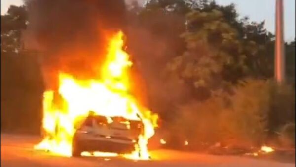 В Севастополе на ходу загорелся легковой автомобиль Chrysler Pacifica
