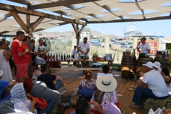 Третий винно-гастрономический фестиваль In Vino Veritas в Коктебеле Третий винно-гастрономический фестиваль In Vino Veritas в Коктебеле