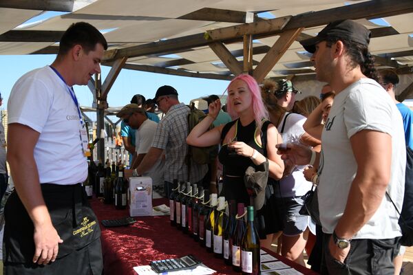 Третий винно-гастрономический фестиваль In Vino Veritas в Коктебеле Третий винно-гастрономический фестиваль In Vino Veritas в Коктебеле