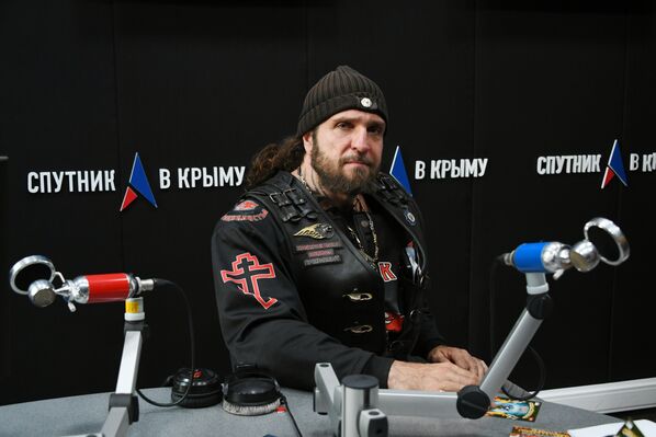 Александр Залдастанов в студии радио Спутник в Крыму
