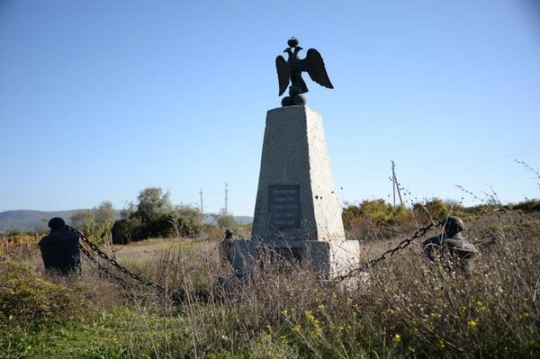 Памятник Киевским гусарам в районе Ялтинского кольца Памятник Киевским гусарам в районе Ялтинского кольца