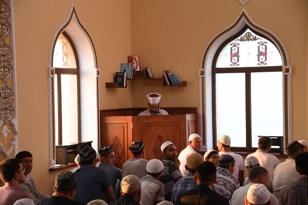 Главный намаз в мечети Кадыр Джами в Симферополе