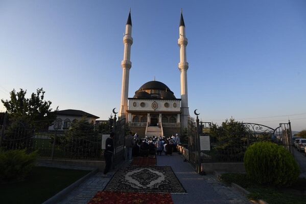 Главный намаз в мечети Кадыр Джами в Симферополе
