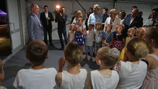 Путин встретился с учениками и ректором Академии хореографии в Севастополе