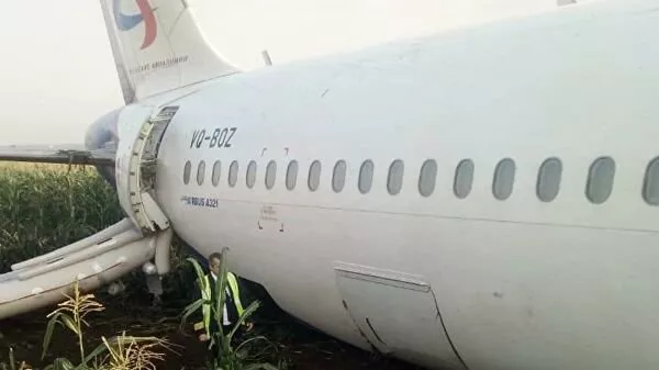 Самолет А321 после вынужденной посадки