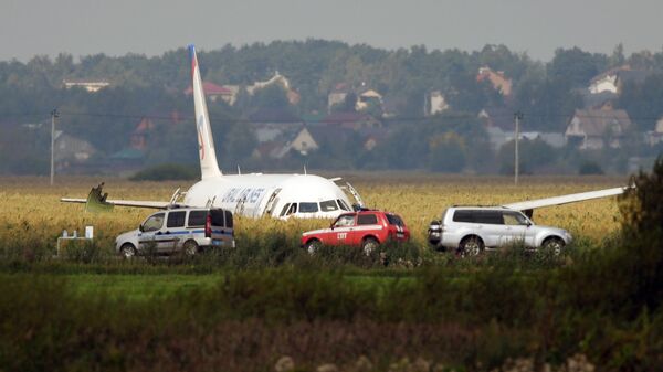 Самолет А-321 с пассажирами на борту совершил жесткую посадку в Подмосковье