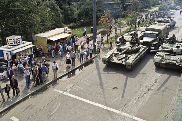События в Москве 19—22 августа 1991 года. Введения чрезвычайного положения в стране и ввод войск в Москву 19 августа 1991 года. События в Москве 19—22 августа 1991 года. Введения чрезвычайного положения в стране и ввод войск в Москву 19 августа 1991 года.