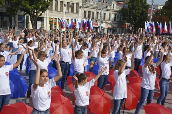 Празднование Дня государственного флага России в Симферополе Празднование Дня государственного флага России в Симферополе