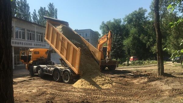 Работы по установке памятника в память о трагедии в Керченском политехе Работы по установке памятника в память о трагедии в Керченском политехе