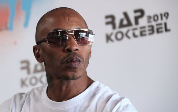 Американский рэпер, участник группы Onyx Фред Ли Скраггс-младший (Fredro Starr) во время пресс-конференции на фестивале Rap Koktebel – 2019 в Крыму Американский рэпер, участник группы Onyx Фред Ли Скраггс-младший (Fredro Starr) во время пресс-конференции на фестивале Rap Koktebel – 2019 в Крыму