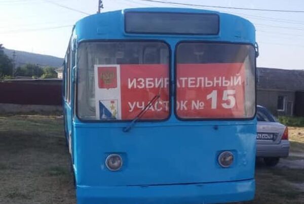 В Севастополе избирательный участок оборудовали в списанном троллейбусе