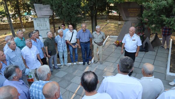В Севастополе почтили память моряков Отважного