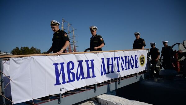 Новейший морской тральщик Иван Антонов прибыл к месту базирования в Севастополь