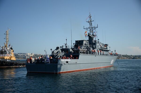 В Севастополе встречают новейший морской тральщик Иван Антонов В Севастополе встречают новейший морской тральщик Иван Антонов