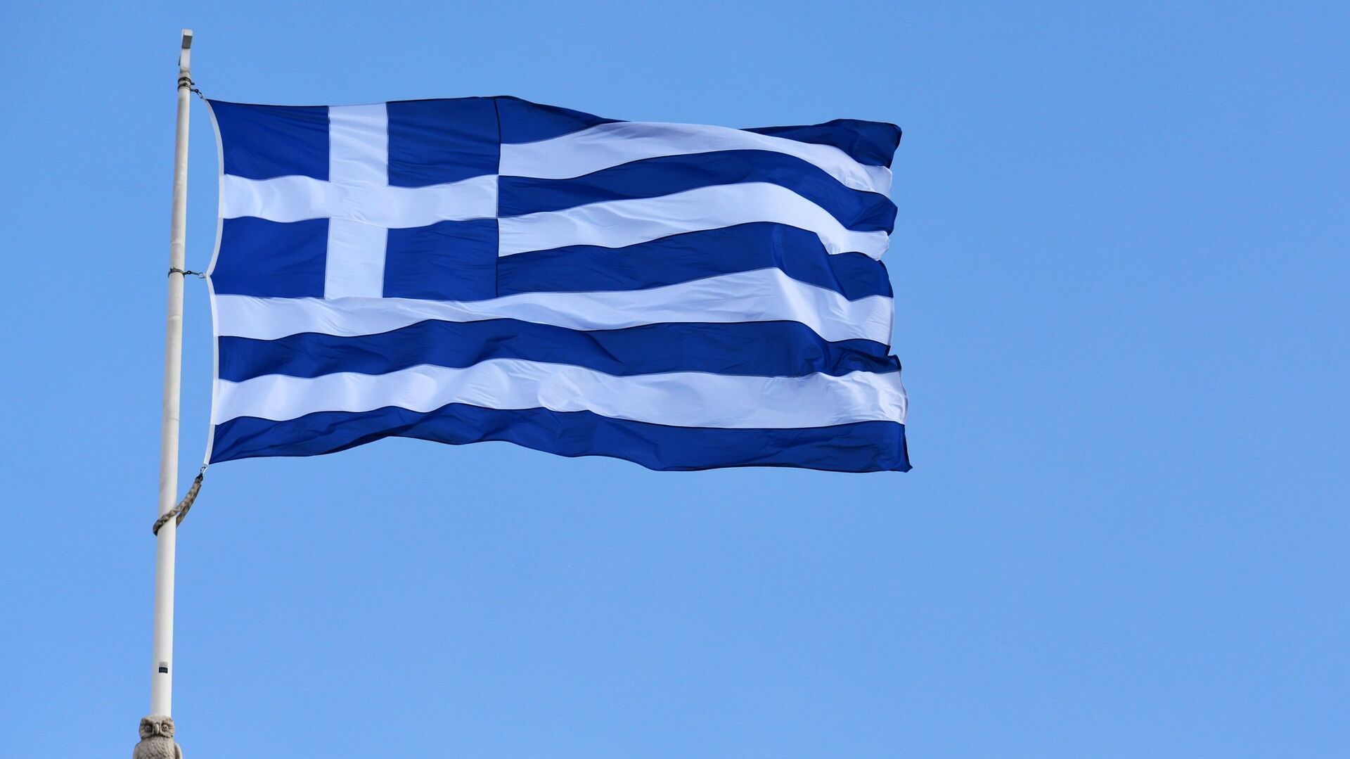 Государственный флаг Греции на здании Парламента в Афинах. - РИА Новости, 1920, 22.05.2021