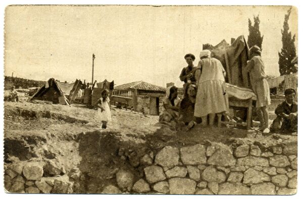 Крымское землетрясение 1927 года. Табаководы живут под открытым небом Крымское землетрясение 1927 года. Табаководы живут под открытым небом