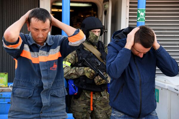 В Черноморском прошли антитеррористические тренировки, которые переросли в межведомственные учения Лагуна-2019, организованные Оперативным штабом в морском районе. Учения организованы Пограничным управлением ФСБ России по Республике Крым с участием подразделений Росгвардии, ФСБ, МЧС, МВД, Черноморского флота В Черноморском прошли антитеррористические тренировки, которые переросли в межведомственные учения Лагуна-2019, организованные Оперативным штабом в морском районе. Учения организованы Пограничным управлением ФСБ России по Республике Крым с участием подразделений Росгвардии, ФСБ, МЧС, МВД, Черноморского флота