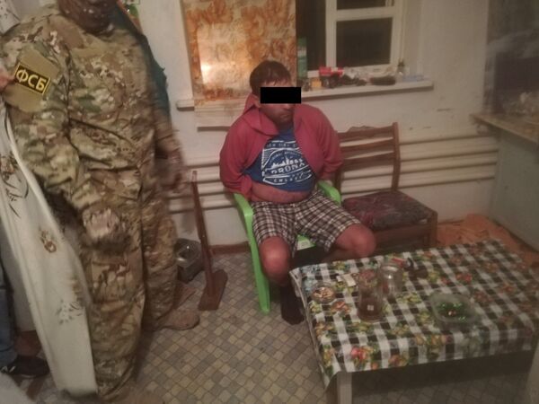 В Джанкое сотрудники ФСБ накрыли нарколабораторию В Джанкое сотрудники ФСБ накрыли нарколабораторию