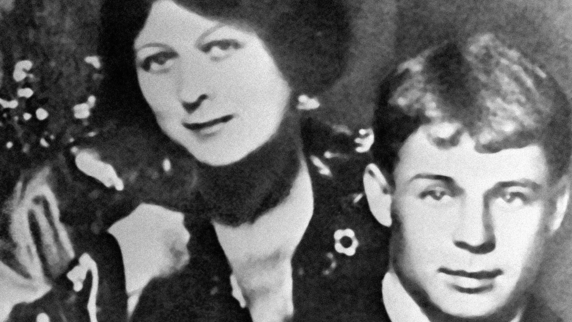 Поэт Сергей Есенин и его жена танцовщица Айседора Дункан. - РИА Новости, 1920, 03.10.2025