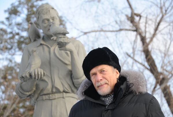 Памятник актеру Александру Михайлову в Чите