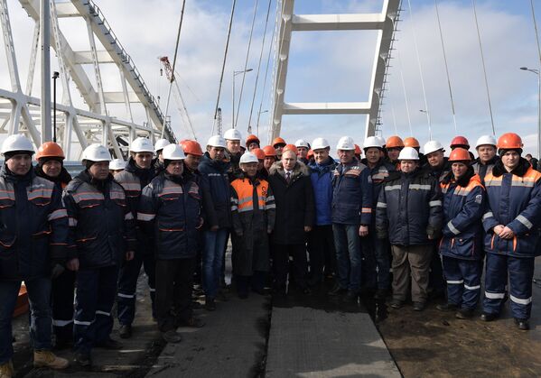 14 марта 2018 года российский президент осмотрел готовый участок автодорожной части Крымского моста через Керченский пролив...