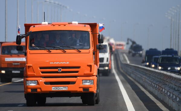 ... и 15 мая 2018 года за рулем Камаза проехал по Крымскому мосту, торжественно открыв транспортный переход.