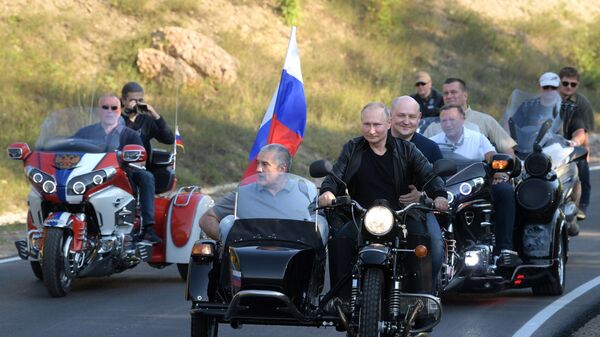 Президент РФ В. Путин посетил байк-шоу мотоклуба Ночные волки в Крыму
