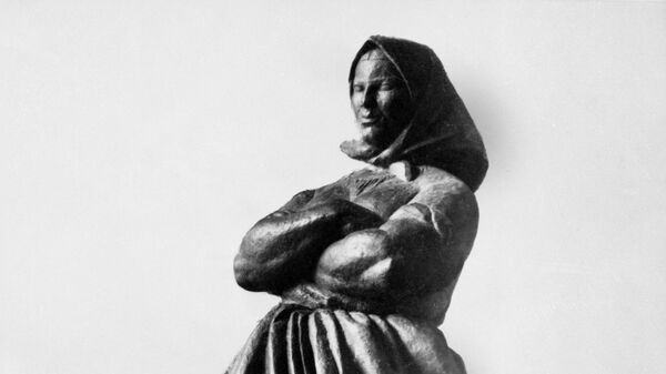 Скульптура Крестьянка. Скульптор Вера Игнатьевна Мухина 