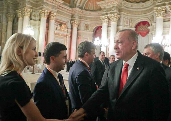 Депутаты ГД Наталья Поклонская и Руслан Бальбек с президентом Турции Реджепом Тайипом Эрдоганом