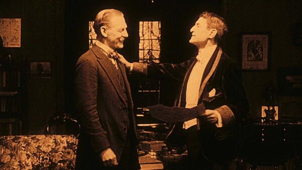 Американский немой фильм Шерлок Холмс 1916 года и Уильям Джиллетт в роли известного детектива.