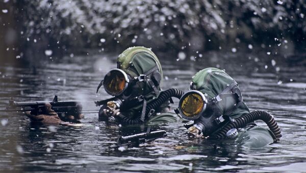 Бойцы отряда подводно-диверсионных сил и средств при выполнении боевой задачи в Баренцевом море. Северный флот РФ
