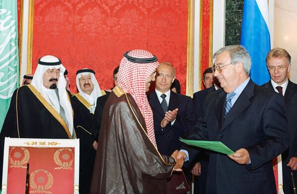 Президент РФ Владимир Путин и наследный принц Саудовской Аравии Абдалла бен Абдель Азиз Аль Сауд