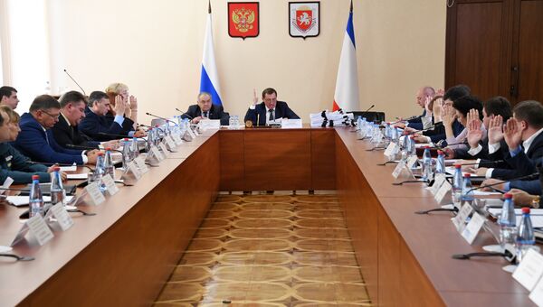 Голосование на заседании Совета министров Республики Крым