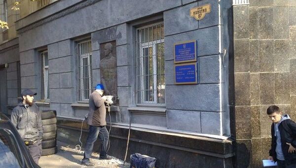 В Одессе сносят памятник Жукову