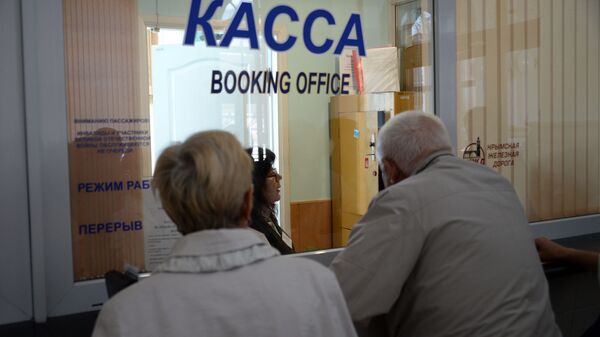 Очереди у касс на железнодорожном вокзале Севастополя в первый день продажи железнодорожных билетов
