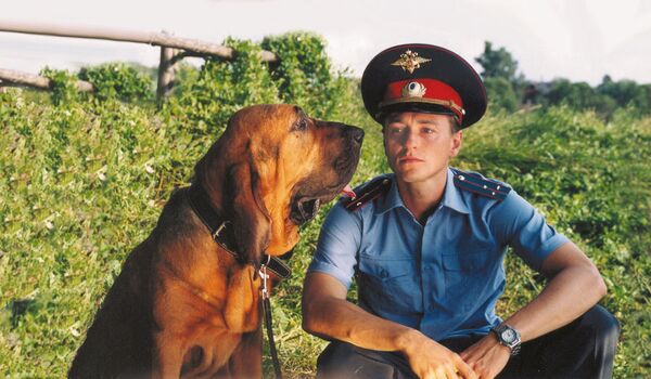 Павел Кравцов (Сергей Безруков) в сериале Участок (2003), реж. Александр Баранов Павел Кравцов (Сергей Безруков) в сериале Участок (2003), реж. Александр Баранов