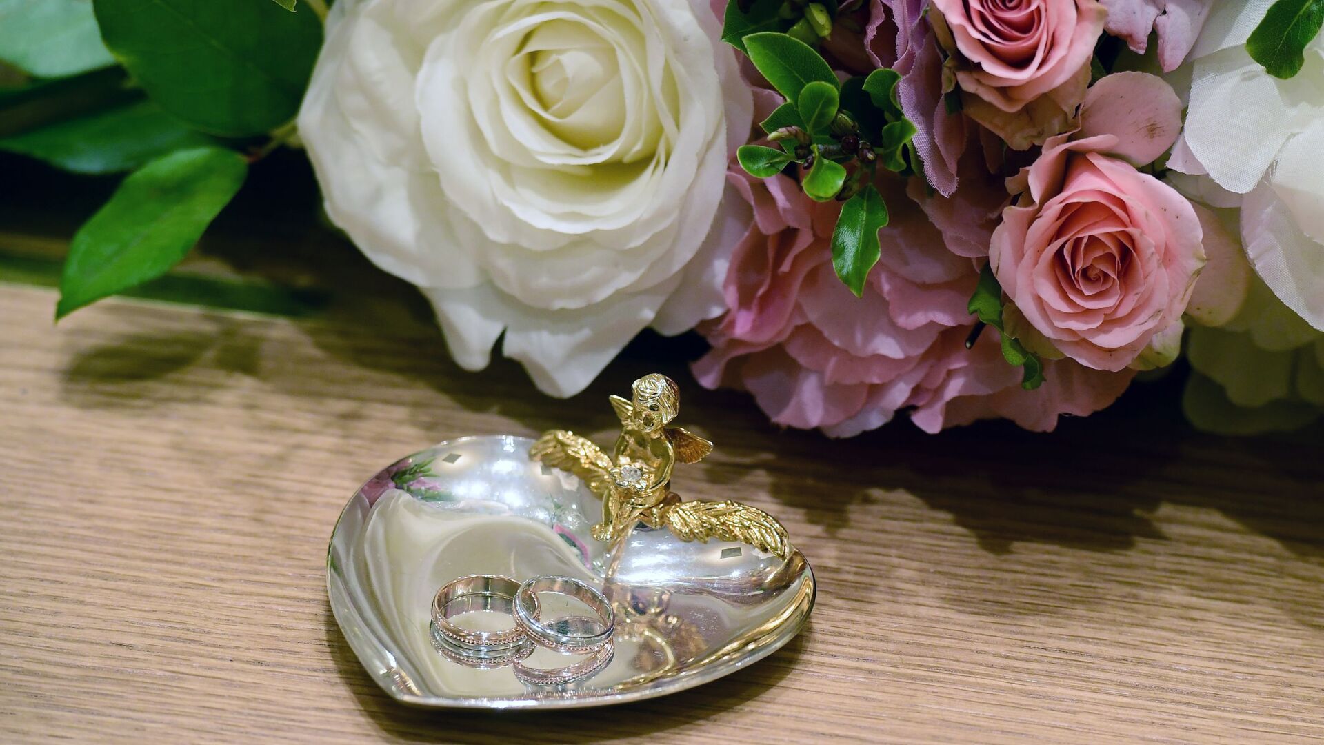 Обручальные кольца. Архивное фото - РИА Новости, 1920, 18.10.2025