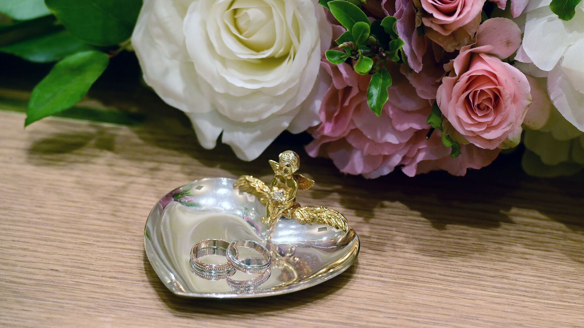 Обручальные кольца. Архивное фото - РИА Новости, 1920, 07.07.2021