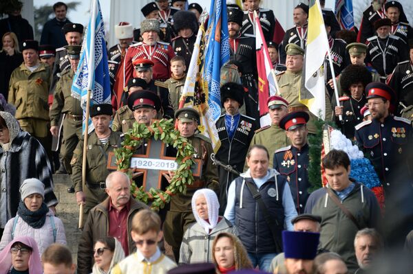 В Севастополе прошел крестный ход в память Русского исхода: фотофакт В Севастополе прошел крестный ход в память Русского исхода: фотофакт
