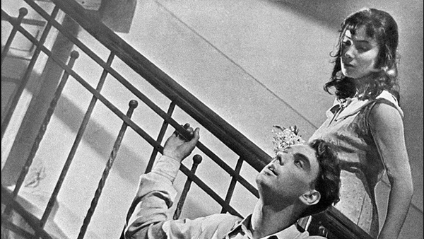 Кадр из фильма Летят журавли (1957), реж. Михаил Калатозов
