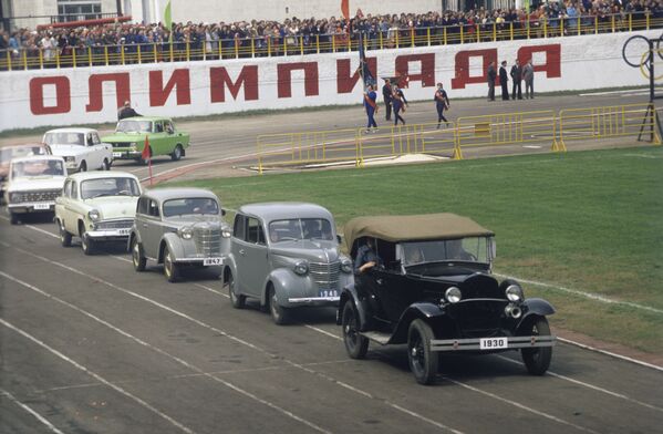 В мае 1945 года завод вернулся к своей обычной деятельности – производству автомобилей. Тогда началось производство малолитражных автомобилей Москвич.
