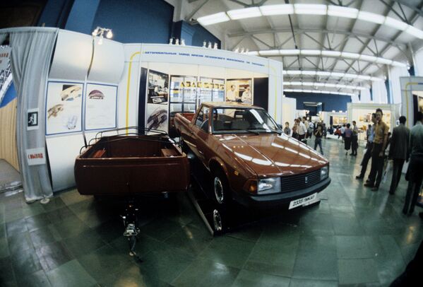 Завод занимался разработкой не только пассажирских автомобилей. Например, в 1991 году был разработан пикап Москвич-2335, который выпускался до 2002 года. Базой ему послужил Москвич-2141.