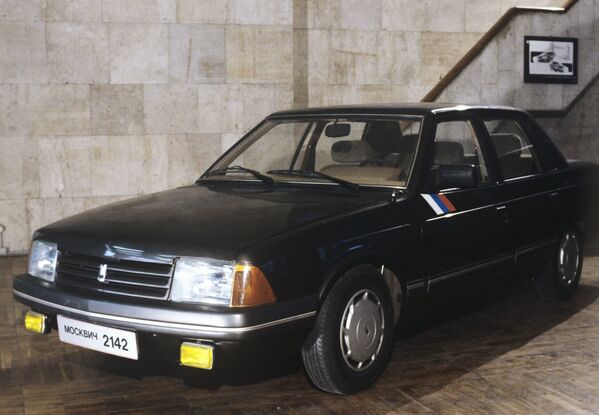 Пытались специалисты из Москвича выпускать и автомобили бизнес-класса. Например, Москвич Князь Владимир выпускали с 1997 по 2002 год, но смогли продать всего 1500 единиц.