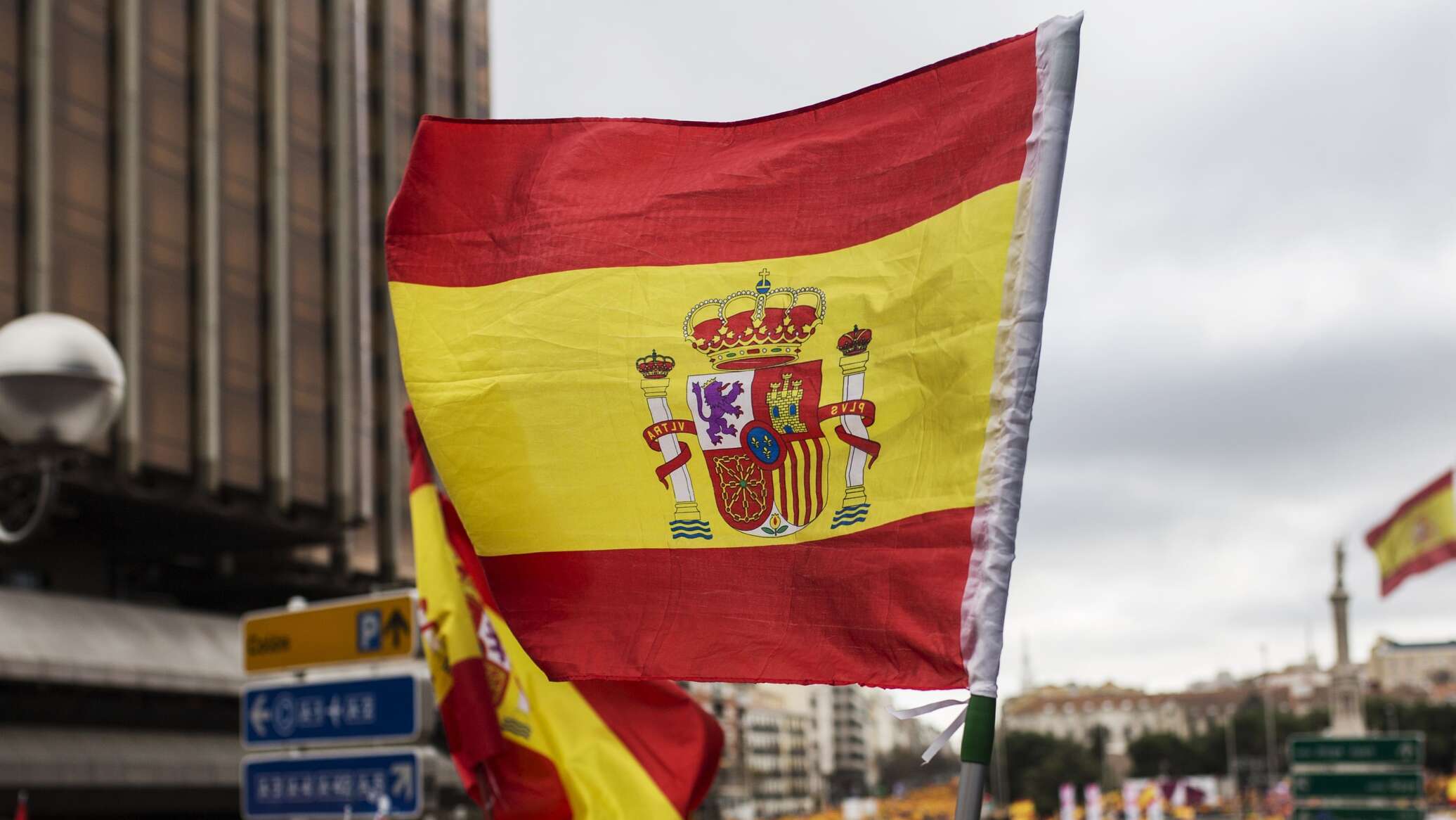 Сми испании. Флаг Испании. Испания СМИ. Испанские СМИ. Украинские флаги Крым 2014.