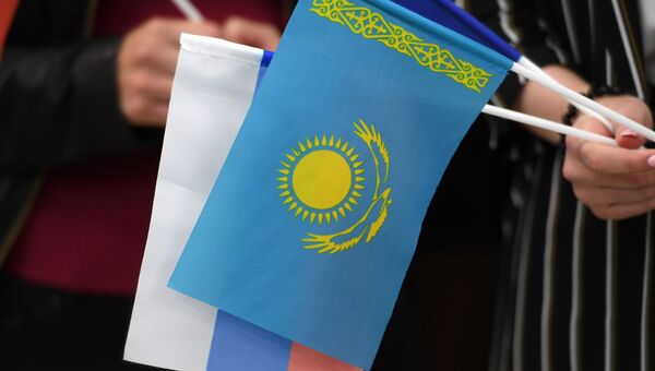 Флаги Казахстана и России во время посещения президентом Казахстана Нурсултаном Назарбаевым Казанского (Приволжского) федерального университета.